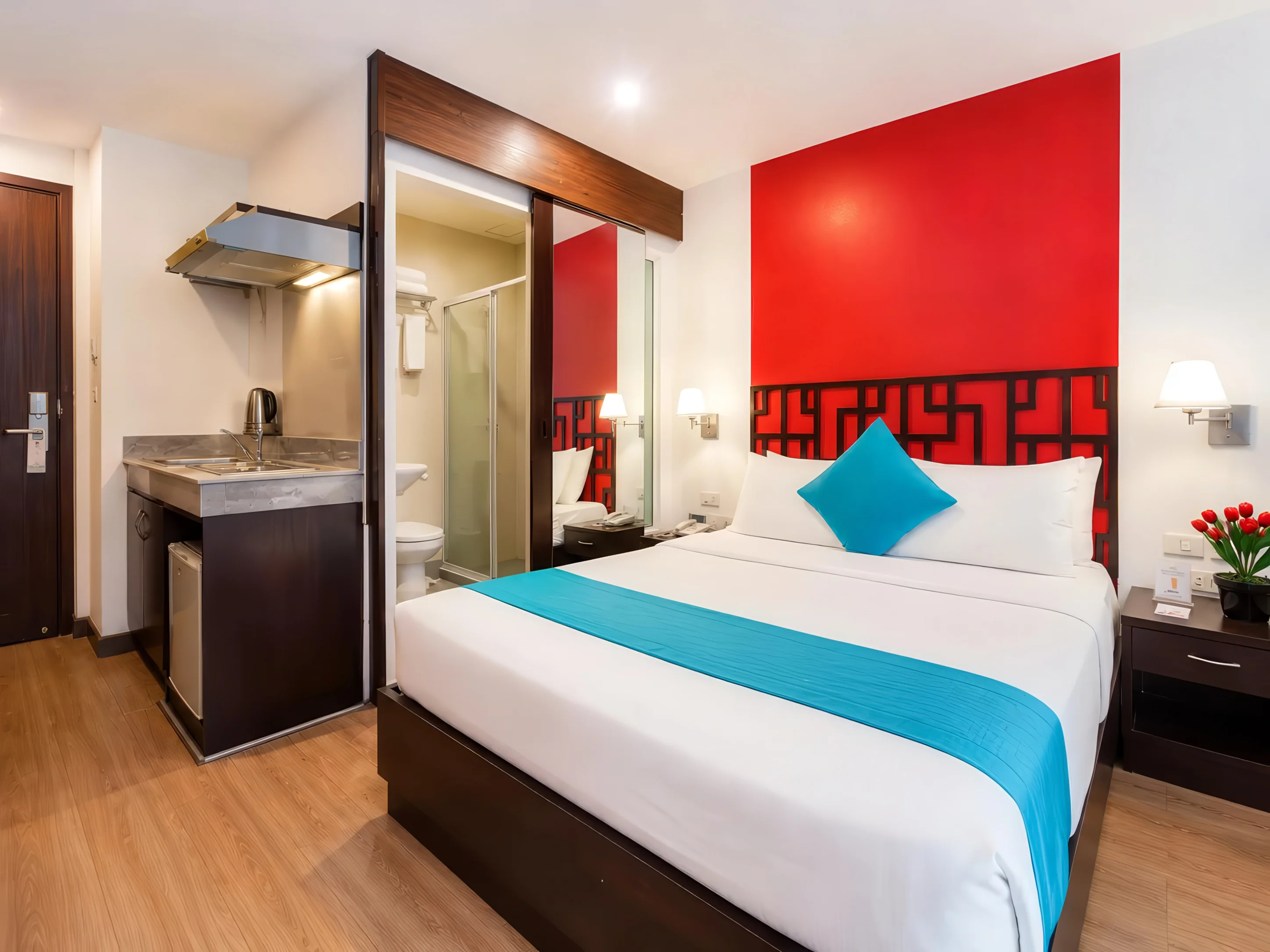 Arawana Express Chinatown deluxe room interior with twin beds and kitchenette