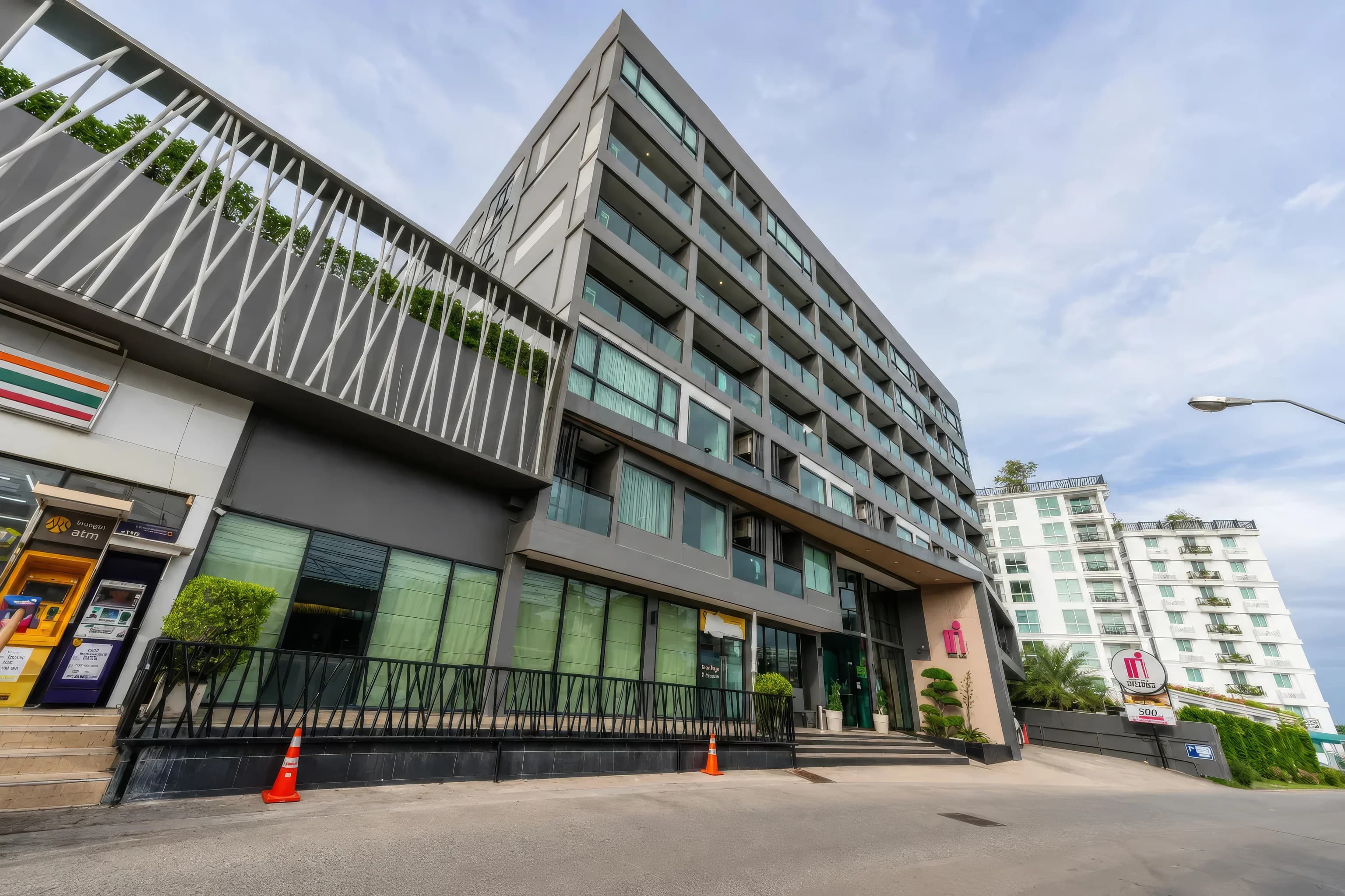 Arawana Regency South Pattaya hotel exterior and grounds