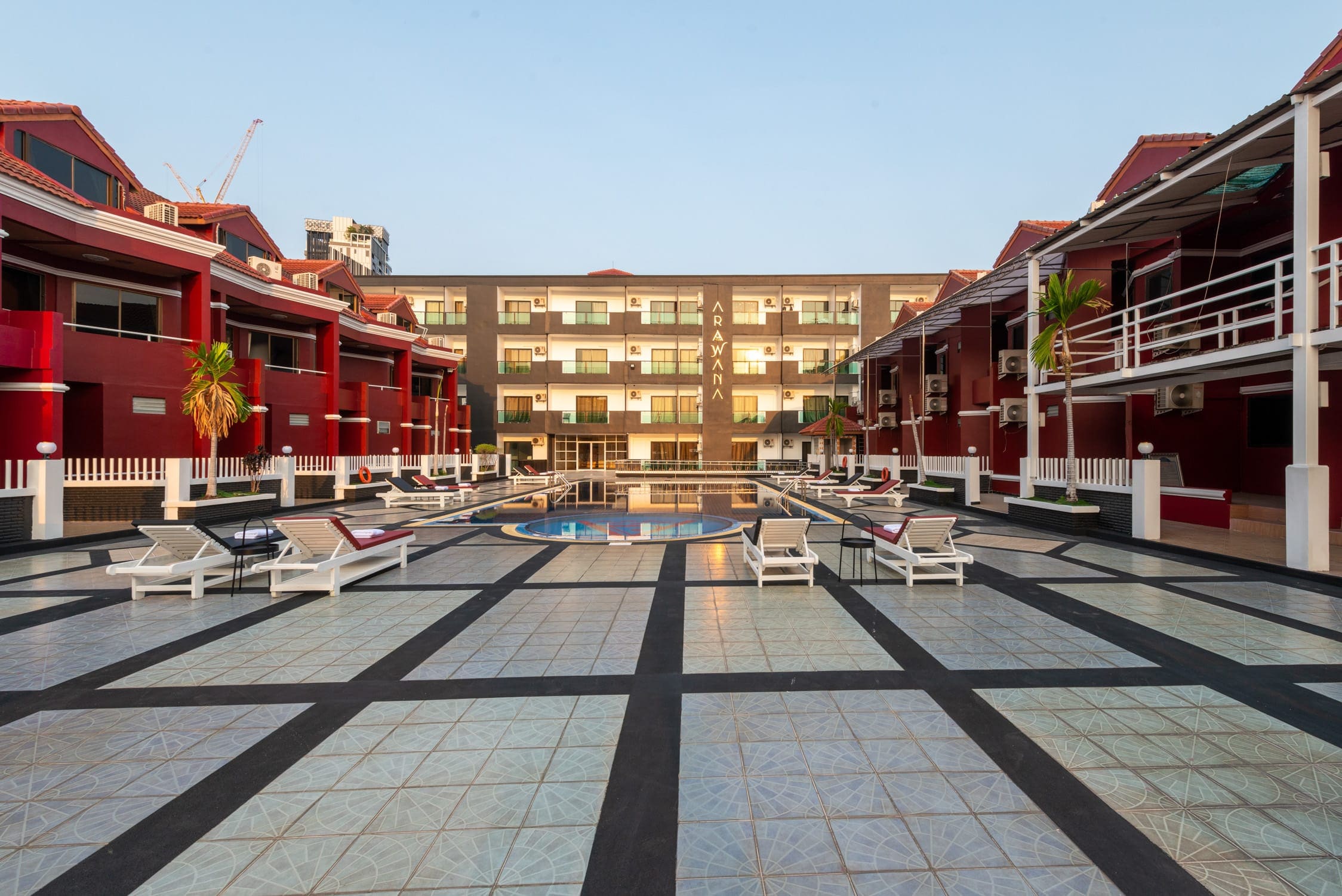 Courtyard swimming pool and red-wing guest rooms at Arawana Express North Pattaya