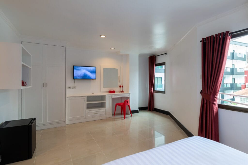 Studio King Poolview 6