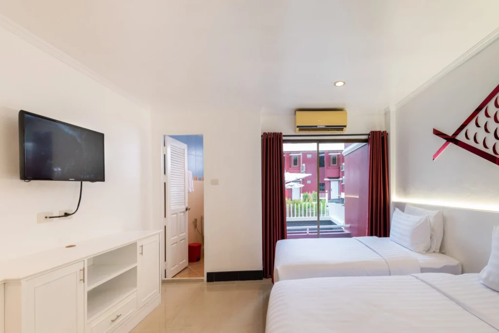 Standard-Twin-Poolview-1